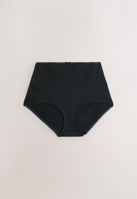 Fekete, magas derekú fehérnemű bordázott anyagból. A derékpántnál és a lábnyílásoknál hullámos csipkebetéttel díszített.