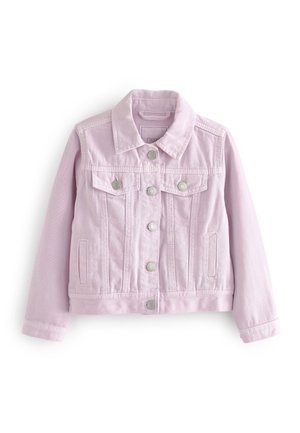 Chaqueta vaquera de color lila claro con cuello de solapa, dos bolsillos delanteros y botones plateados. Presenta un diseño cropped y mangas largas.