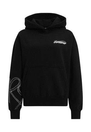 Črna kapuca iz mehkega materiala, ki ima sprednji žep, kapuco z vrvicami in belo vezeno "Rocawear" logo ter grafiko na rokavu.