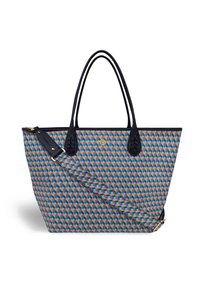 Taška na rameno s geometrickým vzorom v modrej, hnedej a koralovej farbe, s tmavomodrými rúčkami a odnímateľným popruhom. Vyrobená z odolného materiálu.