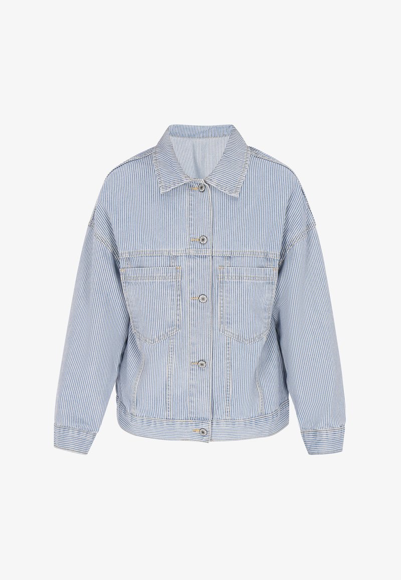 Chaqueta de mezclilla a rayas en azul claro y blanco, con cierre de botones, dos bolsillos en el pecho y cuello con solapa. Ajuste holgado con mangas acampanadas.