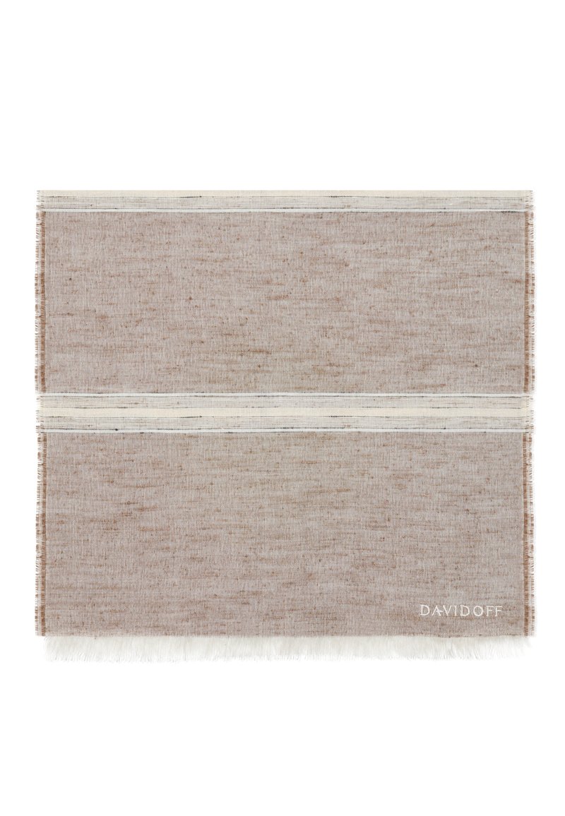 Beiger gewebter Stoff mit einer subtilen Textur, ausgestattet mit fransigen Kanten und einem weißen Akzentstreifen. In der Ecke ist "DAVIDOFF" gestickt.