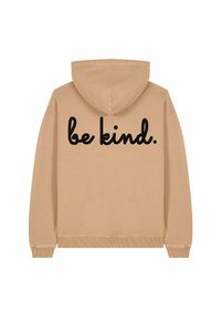 Felpa con cappuccio beige con polsini e orlo a coste; presenta una scritta nera audace sulla schiena che recita "sii gentile". Tessuto di superficie liscia.
