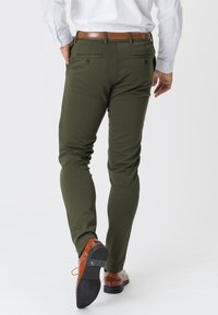 TEESHOPPEN Bukser - dark green