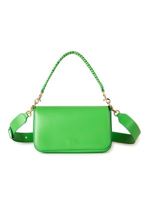 Jasnozielona prostokątna skórzana torebka z plecionym krótkim uchwytem, odpinanym szerokim paskiem na ramię oraz złotym okuciem.