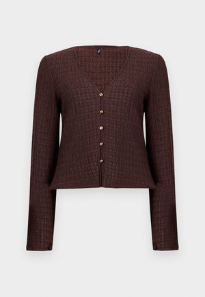 Cardigan à manches longues texturé marron foncé avec col en V et cinq petits boutons ronds sur le devant.