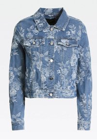 Giacca di jeans con un motivo in pizzo floreale azzurro chiaro. Presenta un colletto, tasche sul petto e bottoni argentati. Design cropped con maniche lunghe.