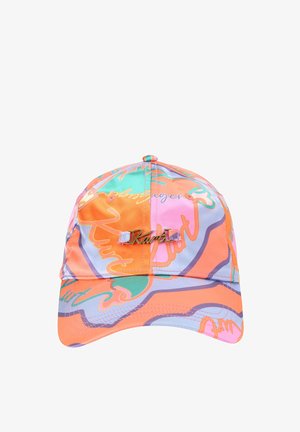 Kleurrijke honkbalpet met abstracte wervelpatroon in oranje, roze, paars en groen, met een klein metalen "Kurt"-logo aan de voorkant.