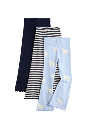Tre paia di leggings per bambini in blu navy, blu navy a righe bianche e azzurro chiaro con stampe di cavalli bianchi, distesi su uno sfondo bianco.