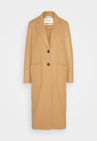 Płaszcz w kolorze kamelowym z kołnierzem z klapami, dwiema przednimi kieszeniami i dwiema ciemnymi guzikami. Wykonany z miękkiej mieszanki wełny.