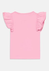 Kortermet rosa T-skjorte med volanger på ermene, laget av myk bomull, med rund hals og ensfarget bak.