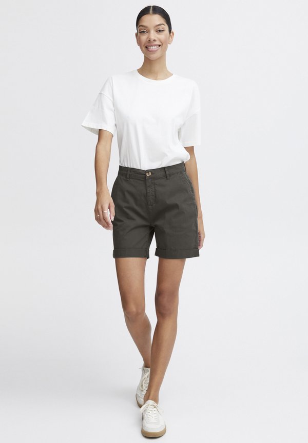 OXCHARLINE REGULAR FIT - Shorts - ebony3