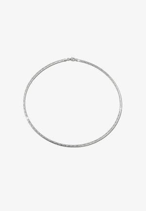 Collier en argent avec une forme ovale lisse et une surface texturée, doté d'un fermoir à clip de homard.