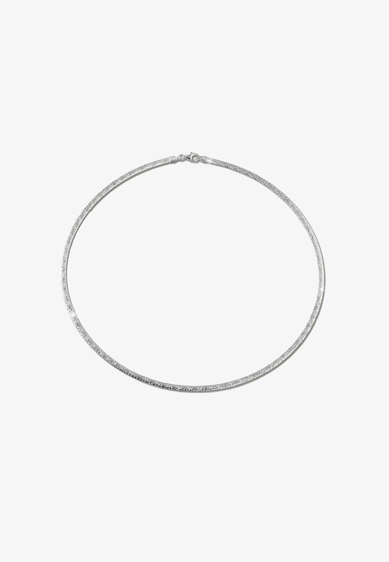 Collier en argent avec une forme ovale lisse et une surface texturée, doté d'un fermoir à clip de homard.