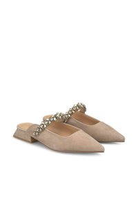 Beige suède muiltjes met een spitse neus, een lage blokhak en een decoratieve band versierd met heldere stenen over de wreef.