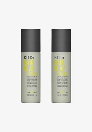 KMS Hair Play Messing Creme in grauer und gelber Verpackung mit mattschwarzem Deckel, 150 ml Größe, beschriftet in mehreren Sprachen.