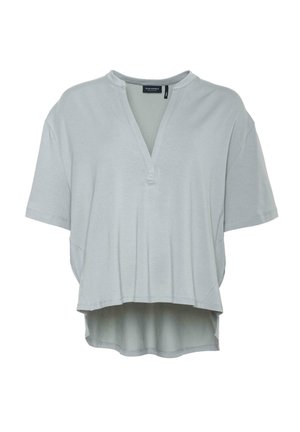 Lichtgrijze top met korte mouwen, een V-hals, ingezakte schouders, een relaxte pasvorm en een iets langere achterzoom. Gemaakt van zachte stof.