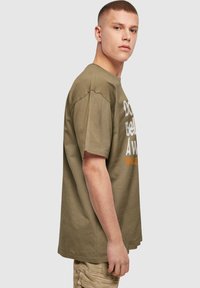 Merchcode THIN LIZZY - DONT BELIEVE A WORD FOX HEAVY - T-shirts med print - olive
