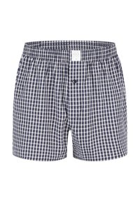 Boxerky kostkované v námořnické modři a bílé, s elastickým páskem, předním zapínáním na knoflíky a malou značkovou etiketu na pásku.