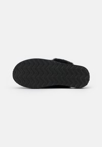 Even&Odd Chinelos - black
