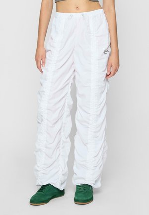 Karl Kani SIGNATURE GATHERING PARACHUTE - Trousers - white