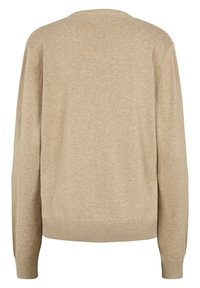 Suéter de punto beige, con cuello redondo, mangas largas, puños y dobladillo acanalados. Textura suave con un patrón sutil en toda la prenda.