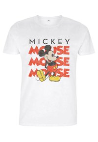 Maglietta bianca con una grafica di Topolino in rosso e nero, con la parola "MOUSE" ripetuta in grassetto rosso dietro il personaggio.