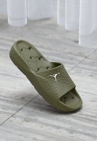 Nem kiválasztott, med olive/sail