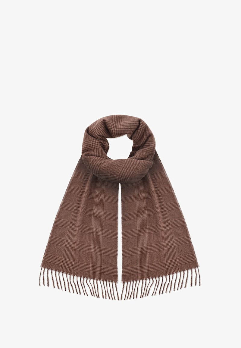 Brązowy szalik wykonany z miękkiego materiału, z wzorem w kratę i frędzlami na krawędziach, zaprojektowany w długim prostokątnym kształcie.