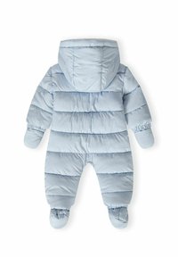 Svijetloplavi podstavljeni kombinezon s kapuljačom, s kariranim dizajnom, elastičnim manžetama i nogavicama s stopalima. Glatka tkanina s suptilnim sjajem.