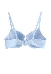 Vaaleansininen rintaliivi, joka on valmistettu sileästä kankaasta. Siinä on aaltoilevat reunat, säädettävät olkaimet ja takana hakaset.