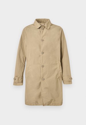 Moški bež enoredni plašč s stoječim ovratnikom, zapenjanimi manšetami in dvema stranskima žepoma.