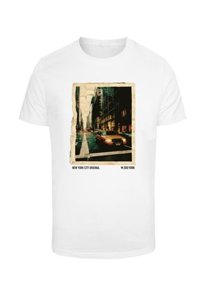 White cotton t-shirt featuring a vintage-style graphic of a street scene with a yellow taxi in New York, framed by a torn photo effect.