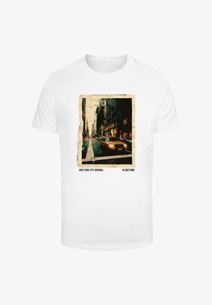 White cotton t-shirt featuring a vintage-style graphic of a street scene with a yellow taxi in New York, framed by a torn photo effect.