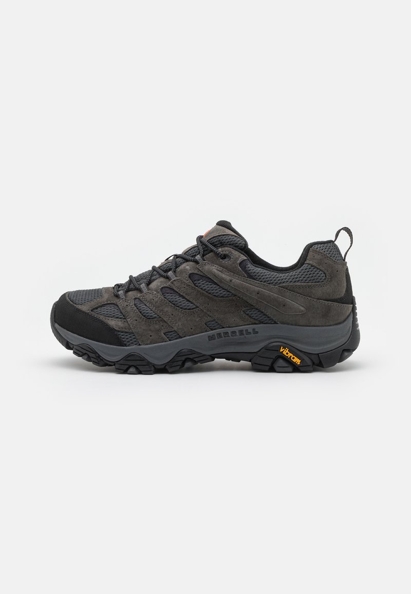 Dunkelgrauer Wanderschuh mit einer Mischung aus Wildleder und Mesh-Materialien, einer gepolsterten Sohle, ausgeprägten strukturierten Akzenten und Vibram-Laufsohle.