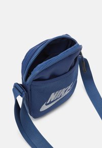Nike Sportswear HERITAGE UNISEX - Mala a tiracolo - mystic navy/white
