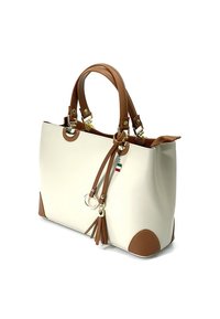 Beige leren handtas met bruine accenten, voorzien van dubbele handvatten, een franjer detail en ronde hardware; gestructureerde vorm met afgeronde hoeken.