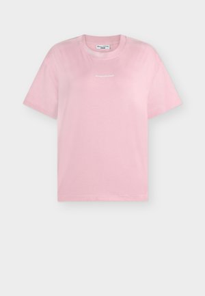 Világos rózsaszín, rövid ujjú pamut póló kerek nyakkivágással, a mellkas közepén kis fehér "marc o'polo denim" felirattal.