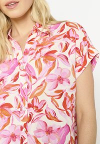 LolaLiza VIBRANT FLORAL - Camicia - red lollipop