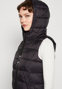 JDY JDYZULU LONG HOOD NEW - Veste sans manches - black