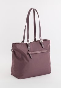 Lila Nylon-Shopper-Tasche mit doppelten Obergriffen, ausgestattet mit einer vorderen Reißverschlusstasche und silberfarbenen Details. Glatte Textur und strukturiertes Design.
