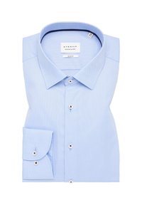 Lichtblauwe slim fit overhemd van textuurstof, met een kraag, lange mouwen en witte knoopsluitingen. Merklabel zichtbaar aan de binnenkant.