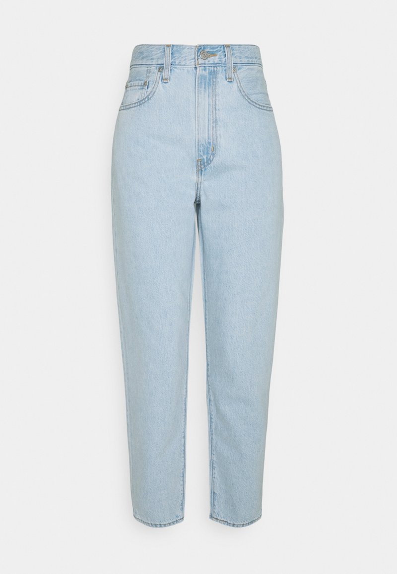 Jeans taille haute bleu clair en denim, présentant des jambes droites, des coutures visibles et un design classique à cinq poches.