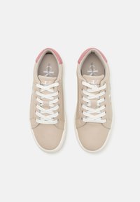 Calvin Klein Jeans CLASSIC CUPSOLE LACEUP - Sportbačiai - eggshell/ash rose