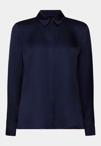 Blouse bleu marine foncé à manches longues avec col classique et patte de boutonnage dissimulée, présentée sur un fond neutre.