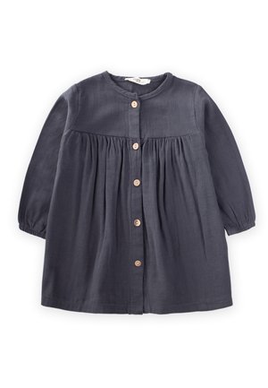 Robe longue à manches longues pour tout-petit, gris foncé, avec encolure ronde, taille froncée, poignets élastiques et une rangée frontale de cinq boutons en bois.