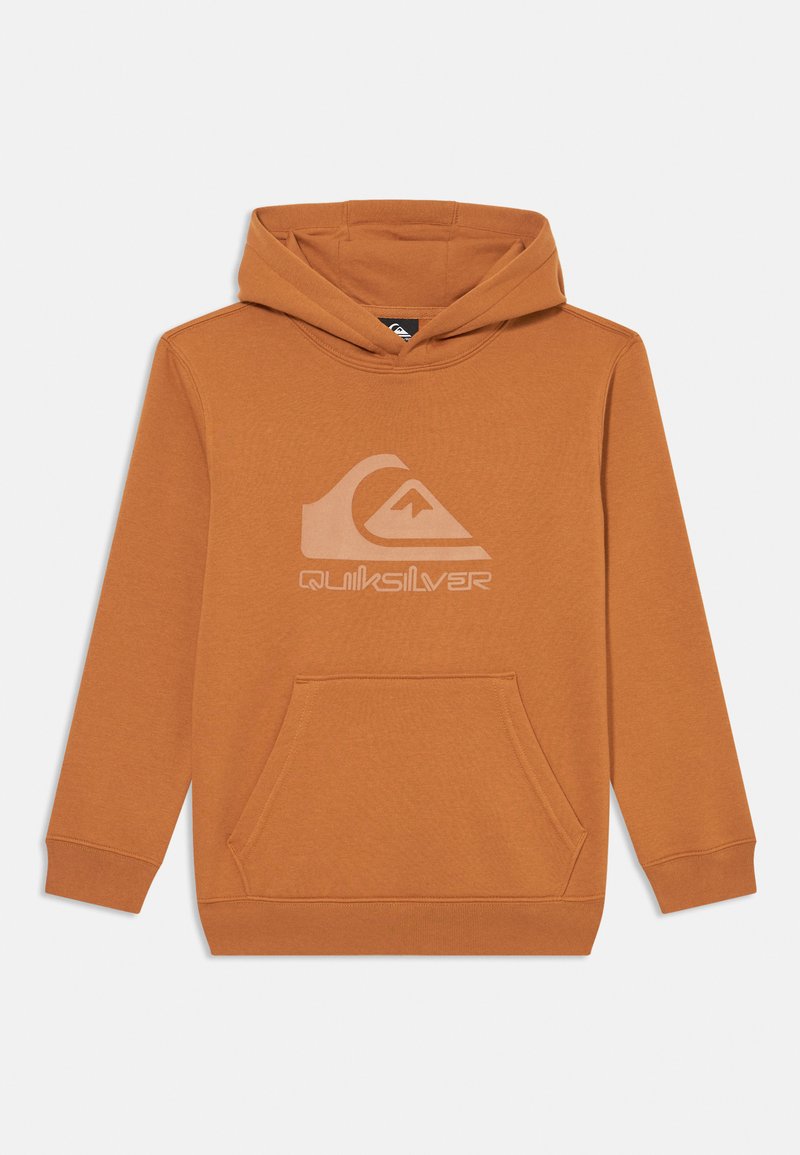 Sweatshirt laranja com capuz, apresentando um bolso canguru na parte da frente e um grande logótipo da Quiksilver em uma tonalidade mais clara no peito. Textura suave.
