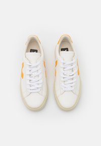 Veja CAMPO - Sapatilhas - extra white/ouro
