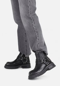 Bronx Platform-nilkkurit - black