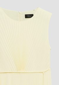 Robe sans manches crème avec des détails en tissu plissé, encolure ronde, fermeture éclair au dos et étiquette S. Oliver Black Label.